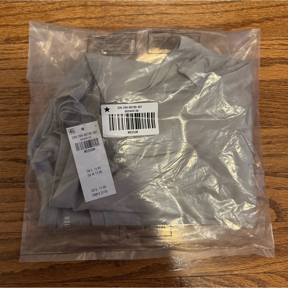 NWT Hollister Seamless Fabric Crew Baby Tee - Picture 3 of 3